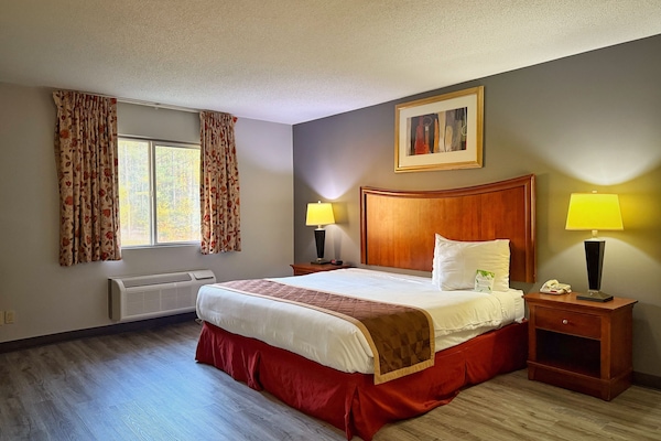 Blackout curtains, soundproofing, iron/ironing board, free WiFi