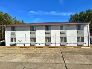Front of property - Laketree Inn And Suites Marion (Marion)