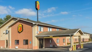 A Super 8 motel with a brick facade, a covered entrance, and a parking lot. - Super 8 by Wyndham Munfordville KY (Munfordville)