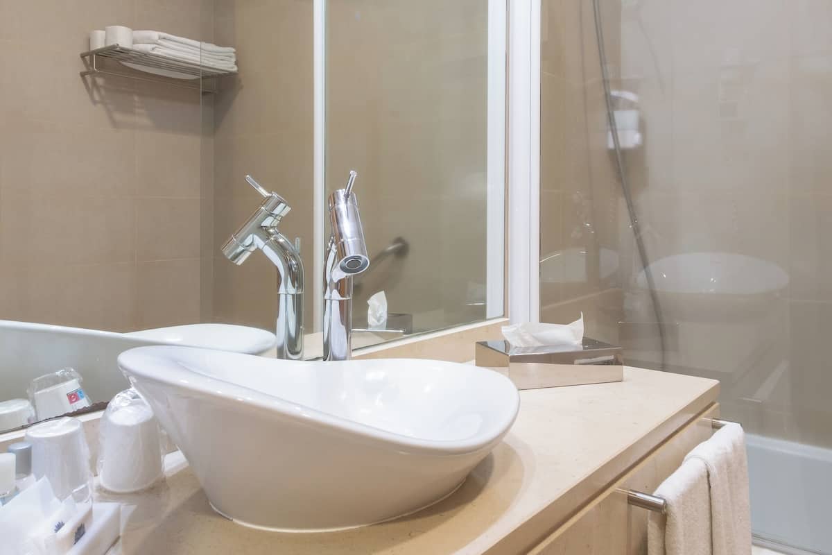 suite duplex, sea view | bathroom | combined shower/bathtub, free toiletries, hair dryer, bidet