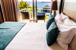 Dobbeltrom – standard, sjøutsikt | Safe på rommet, blendingsgardiner, lydisolert og strykejern/-brett