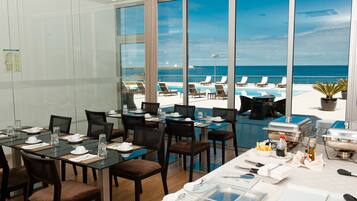 包每日自助早餐