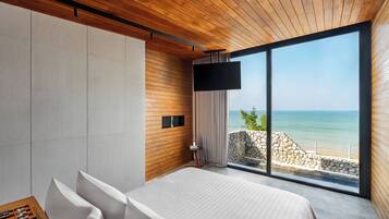 Villa, suite, basseng, strandvendt | Minibar, safe på rommet, individuelt dekorert og individuelt innredet