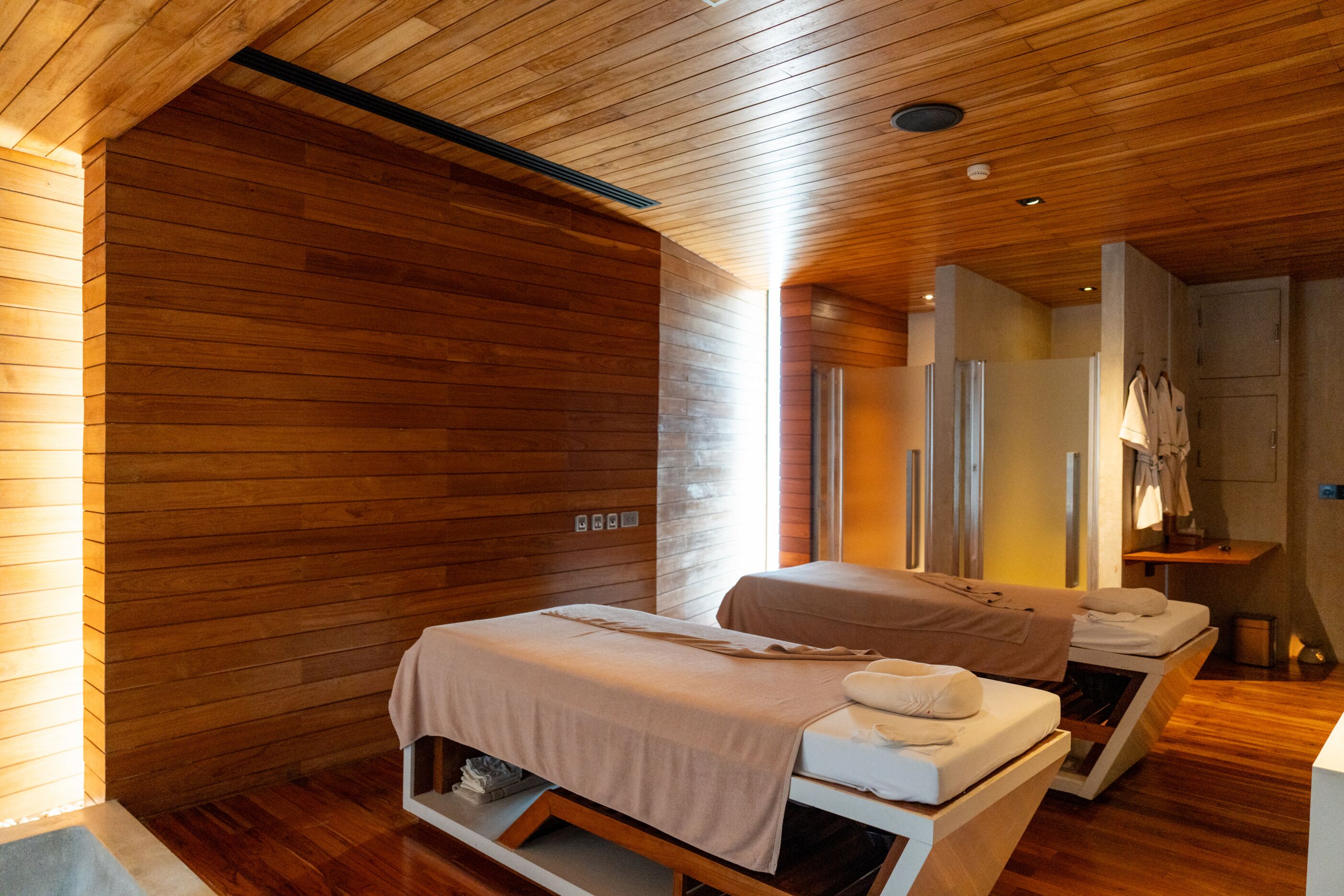 sauna, hot tub, body treatments, aromatherapy, facials, massages
