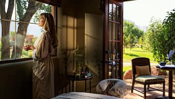Couples treatment room(s), sauna, steam room, body treatments
