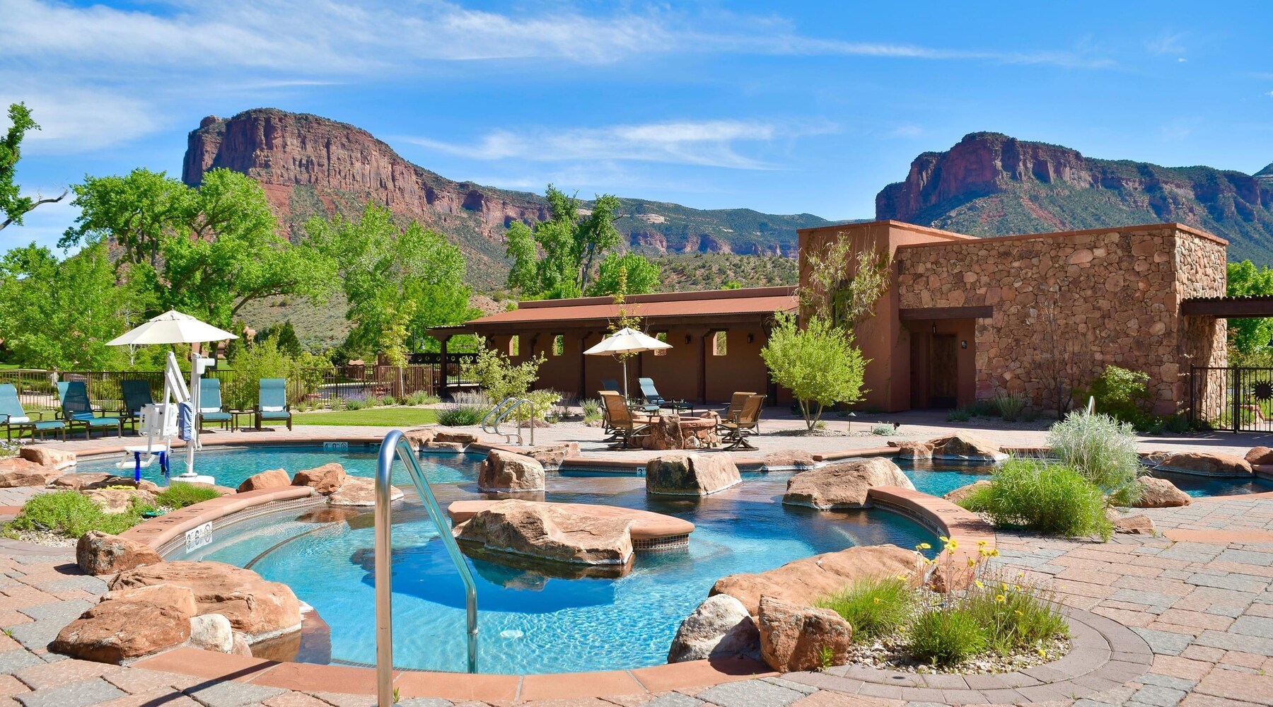 Outdoor pool, free cabanas, pool umbrellas