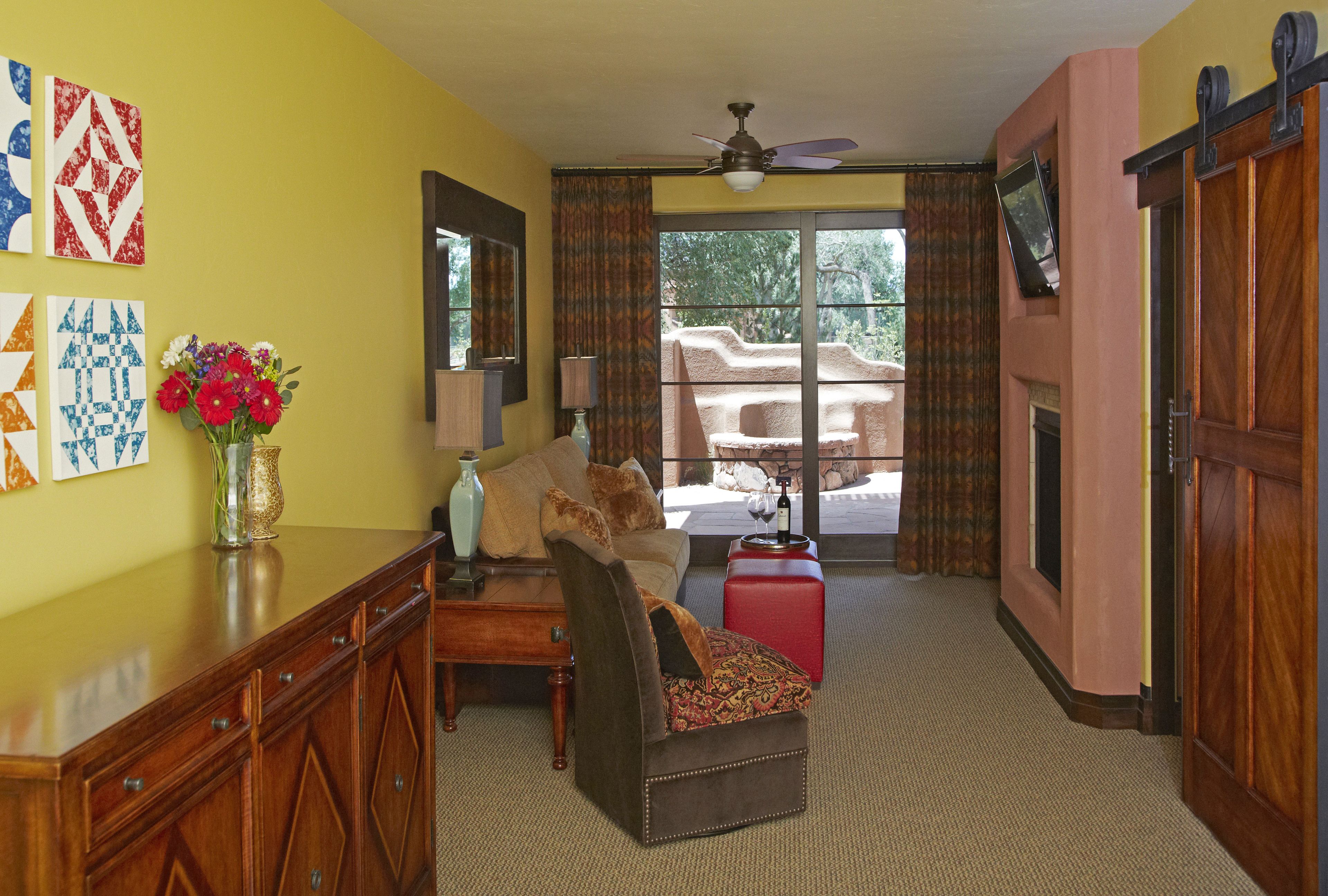 Premium Suite, 1 King (Kayenta) | Living room | Flat-screen TV