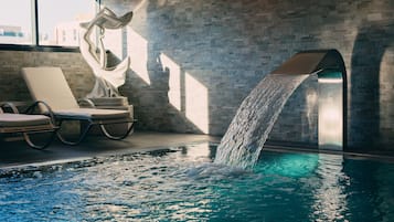 Indoor pool, sun loungers