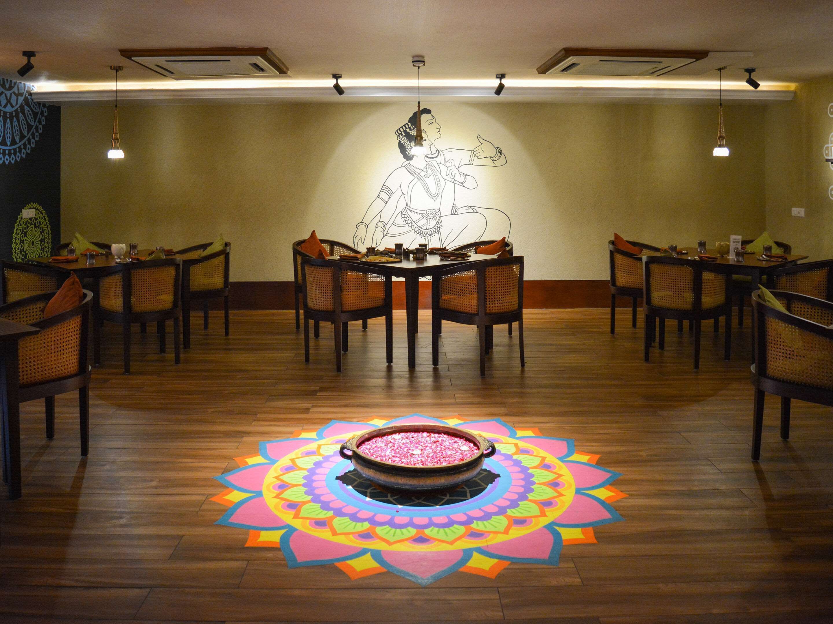 供应早餐、午餐和晚餐