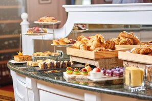 Breakfast, lunch, dinner served; Indian cuisine, alfresco dining