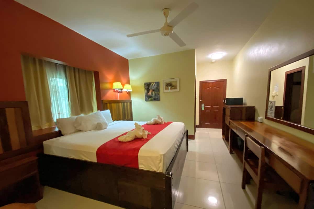 Premium bedding, in-room safe, desk, blackout curtains