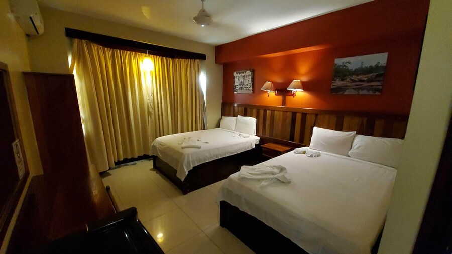 Caye Caulker Plaza Hotel