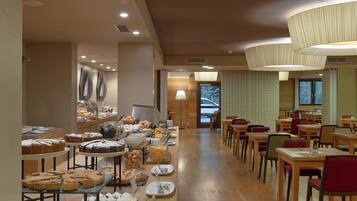 Desayuno bufé gratuito y diario