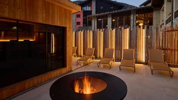 Sauna, steam room