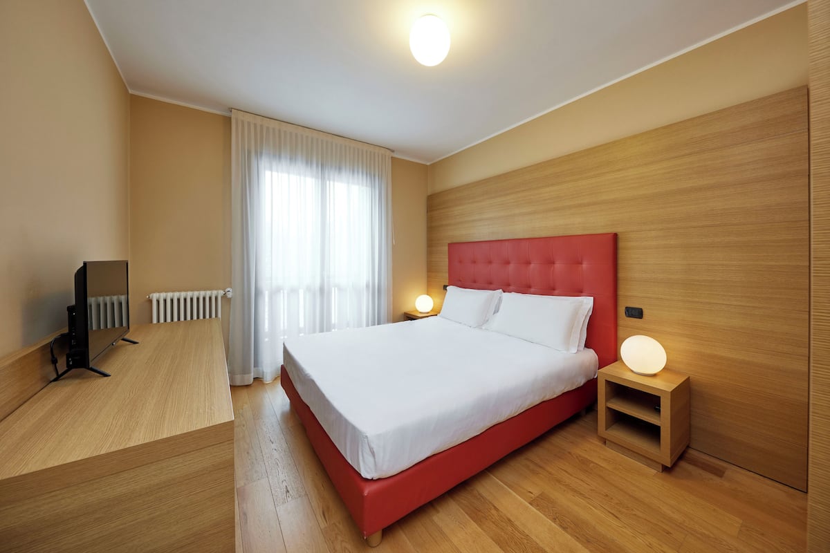 Minibar, coffres-forts dans les chambres, bureau, Wi-Fi gratuit