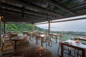 Daily buffet breakfast (THB 450 per person)
