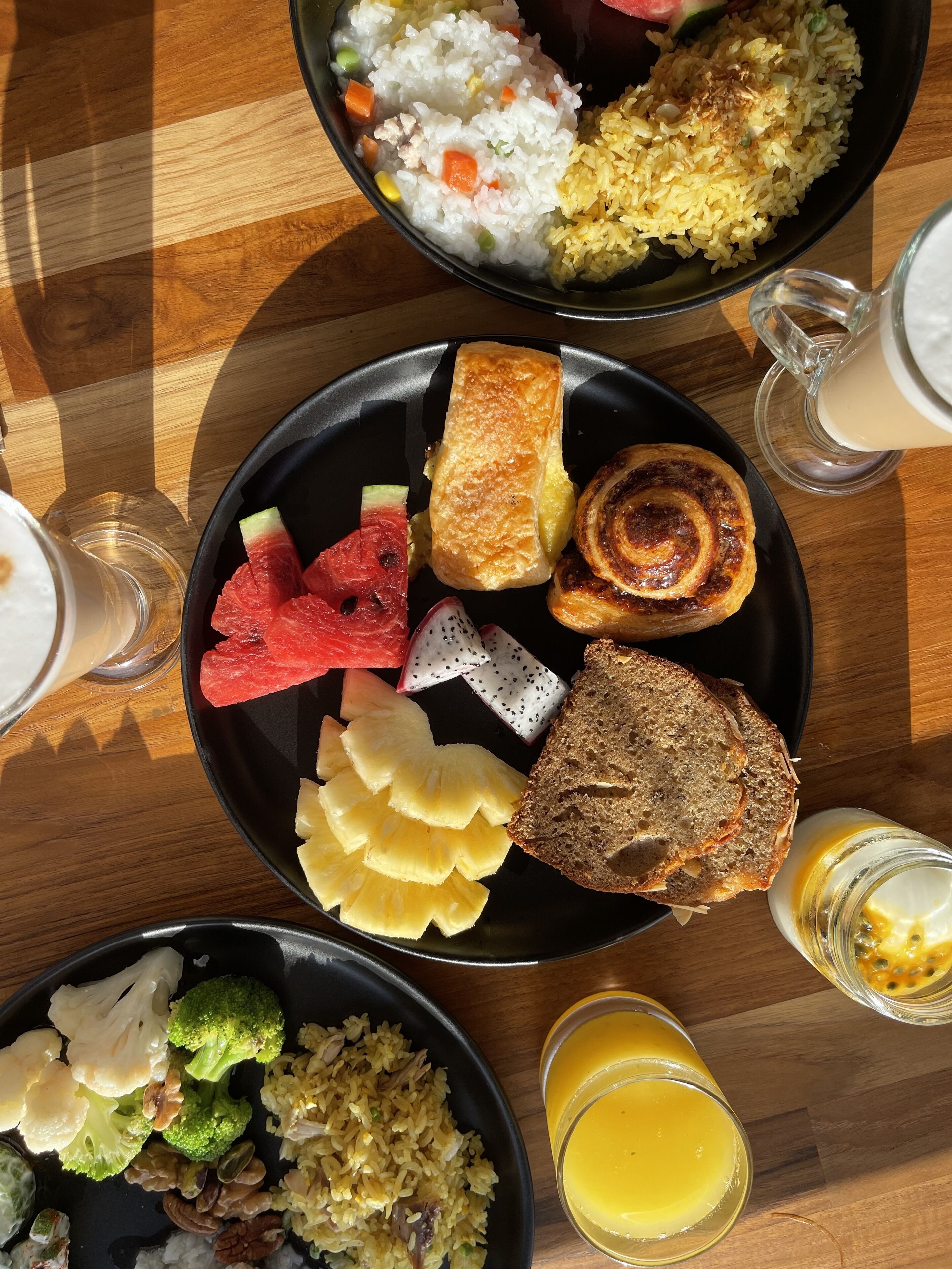 daily buffet breakfast (thb 450 per person)