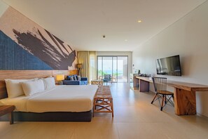 Love Ocean View Room - Adults Only  | Una cassaforte in camera, una scrivania, postazione laptop