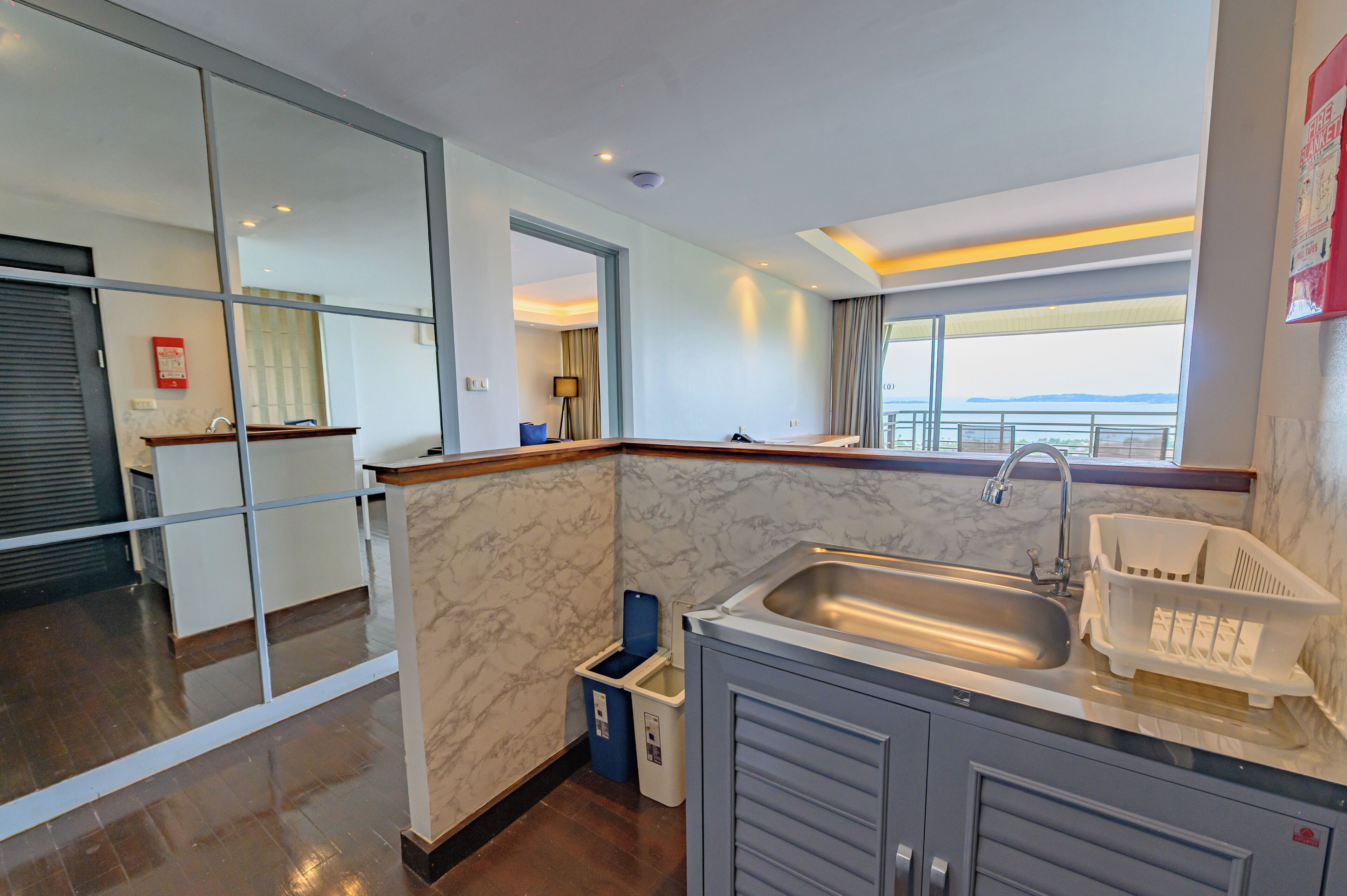 wow suite | 1 bedroom, in-room safe, desk, laptop workspace