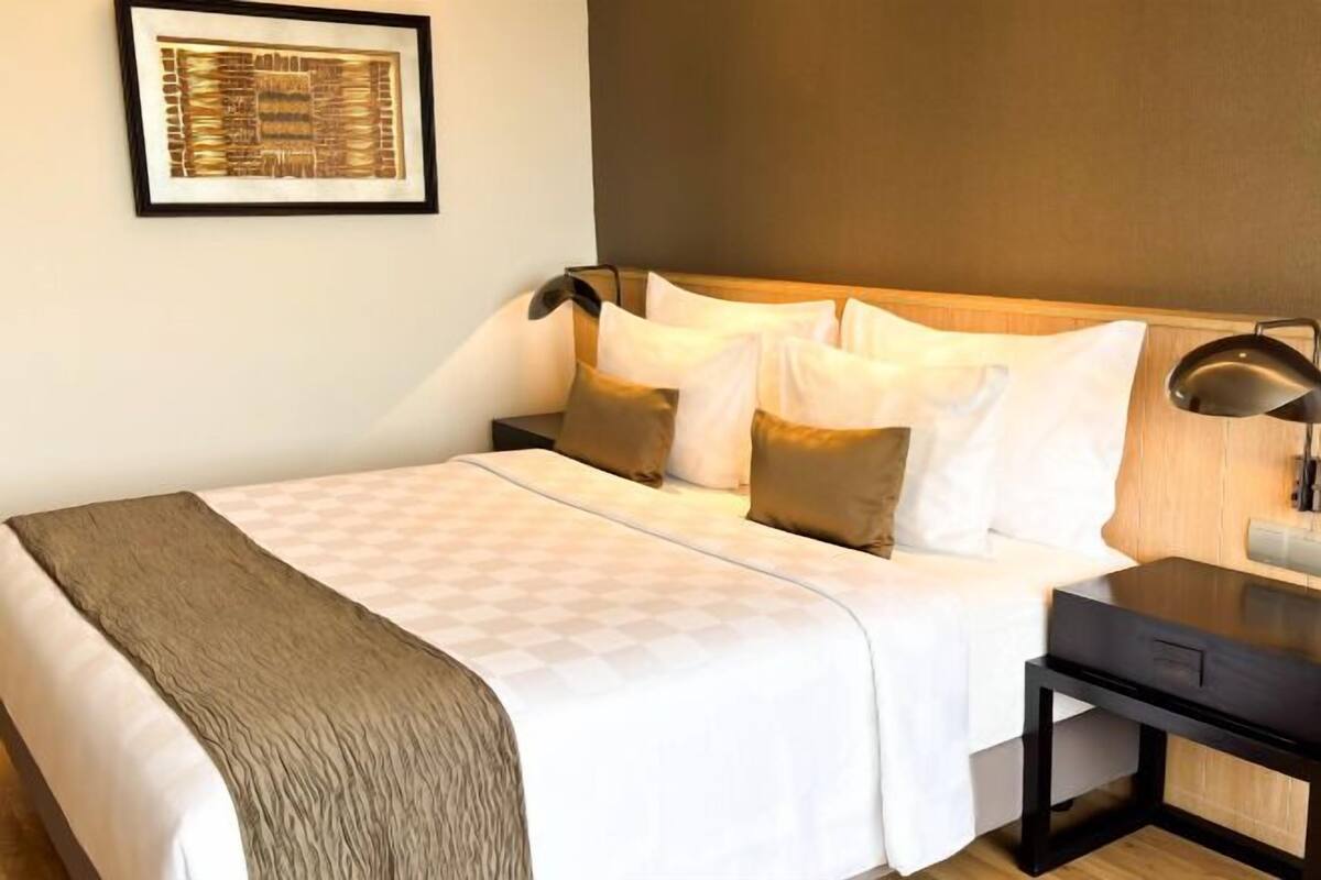 1 bedroom, in-room safe, desk, soundproofing