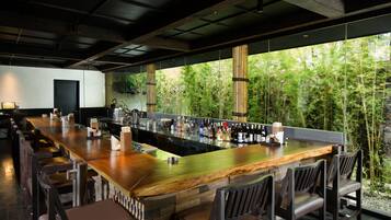 2 bars/lounges, poolside bar