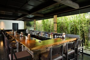 2 bars/lounges, poolside bar