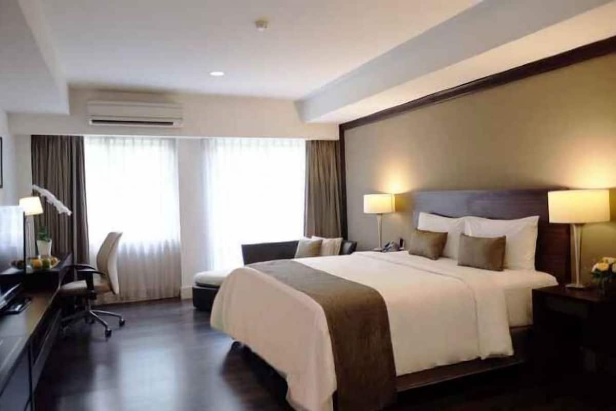 In-room safe, desk, soundproofing, iron/ironing board