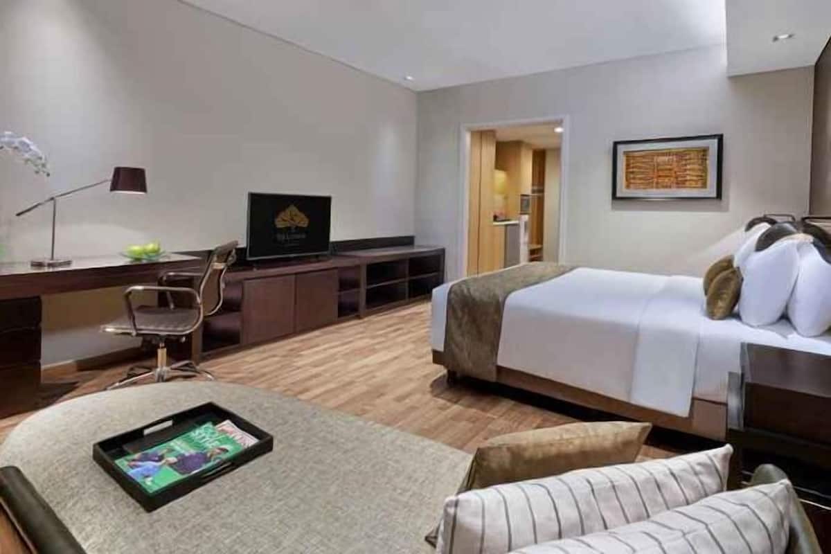 In-room safe, desk, soundproofing, iron/ironing board