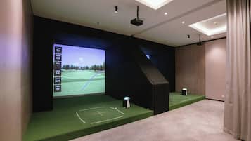 Indoor golf driving range
