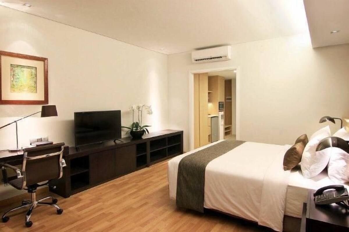 1 bedroom, in-room safe, desk, soundproofing