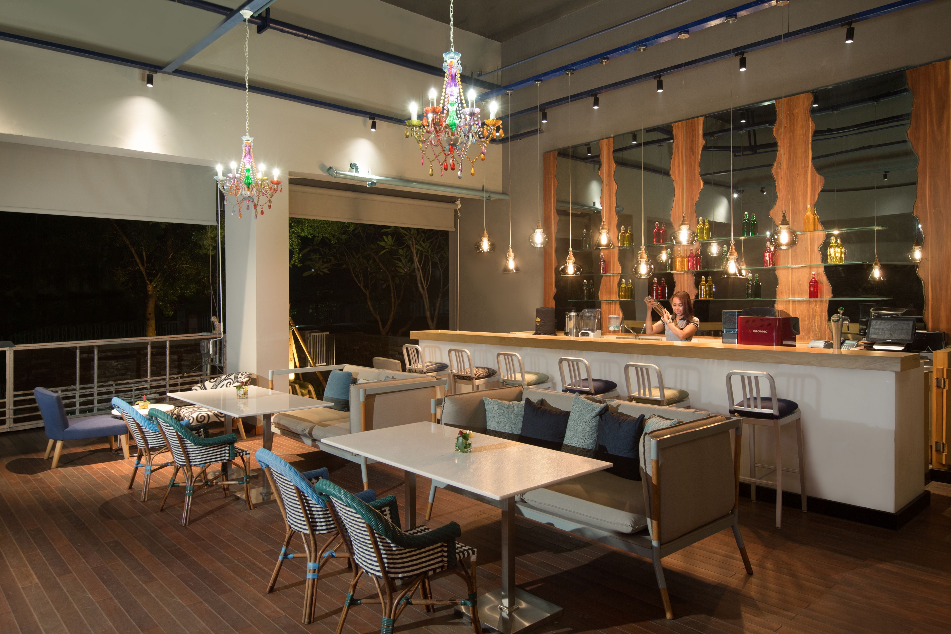 2 bars/lounges, poolside bar