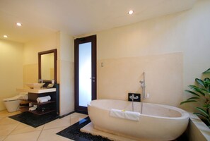 Separate bathtub and shower, free toiletries, hair dryer, bathrobes - The Seri Villas Seminyak by Premier Hospitality Asia (Seminyak)