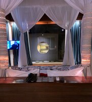 Vila, 2 quartos, piscina particular (Suite) | Frigobar, cofres nos quartos, escrivaninha, cortinas blackout