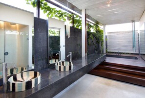 One Bedroom Villa Suite with Private Pool | Bathroom sink