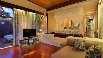 One Bedroom Villa Deluxe with Private Pool | Minibar, in-room safe, desk, blackout curtains