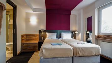 Standard Room, 2 Twin Beds | Desk, laptop workspace, blackout drapes, soundproofing