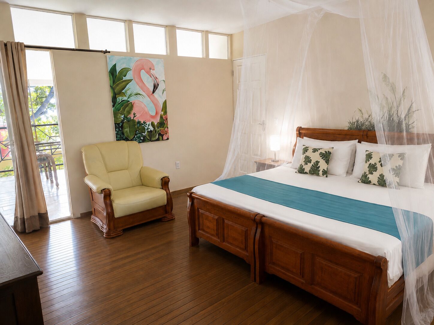 Un dormitorio con una cama de madera, una silla, un cuadro de un flamenco y un balcón con cortinas.