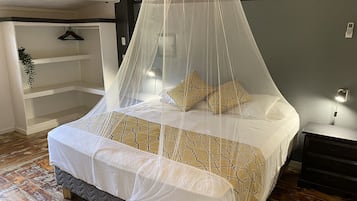 Caja de seguridad en la habitación y decoración personalizada