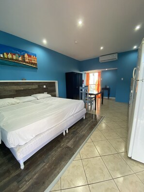 开间, 泳池景观 | 客房内保险箱、特色装修、免费 WiFi、床单