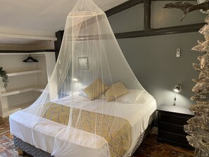 Deluxe Studio | In-room safe, individually decorated, free WiFi, bed sheets