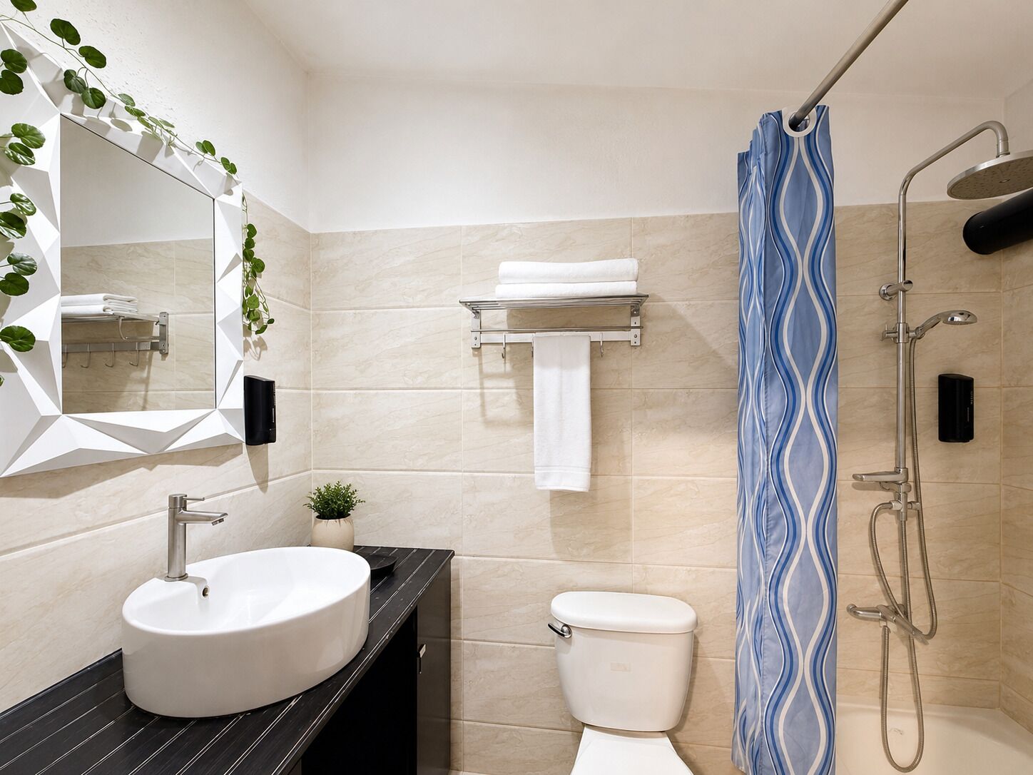 Une salle de bain moderne avec un lavabo blanc, des toilettes et une douche.