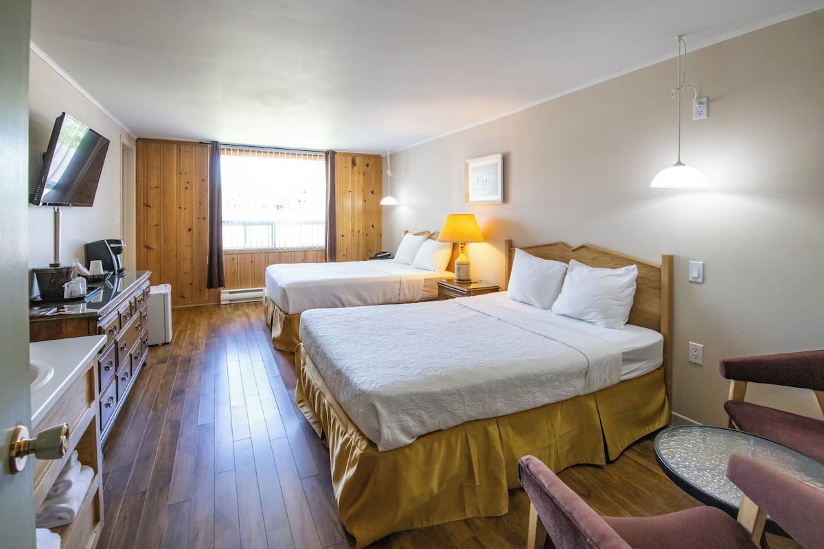Chambre familiale double | Lit avec matelas Select Comfort, fer et planche à repasser