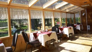 Dining - Hotel La Roche Pleureuse (Isle aux Coudres)