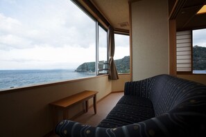 Premium bedding, in-room safe, desk, laptop workspace - Kaigetsukan (Sumoto)