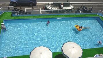 Seasonal outdoor pool