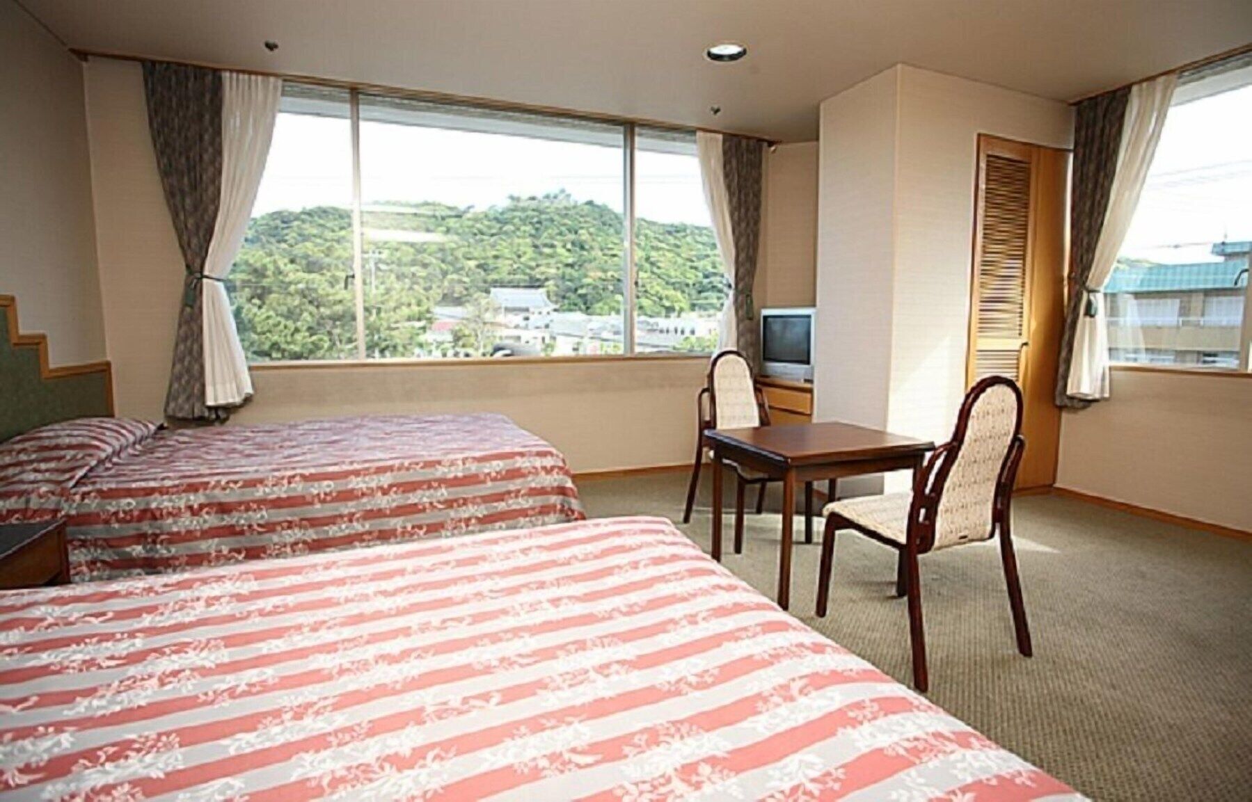 Premium bedding, in-room safe, desk, laptop workspace