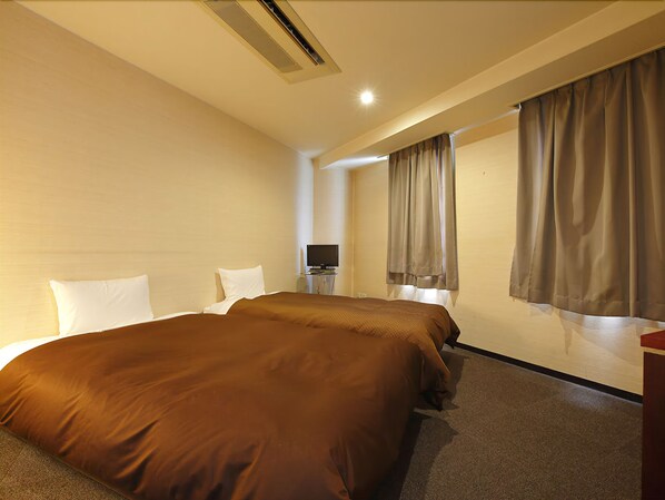 Basic Twin Room, Non Smoking | Down comforters, desk, laptop workspace, iron/ironing board