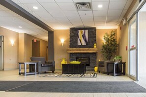 Lobby - Mainstay Suites Winnipeg (Winnipeg)