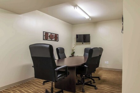 Mainstay Suites Winnipeg - Image 22