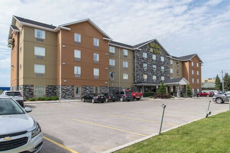 Mainstay Suites Winnipeg - Image 13